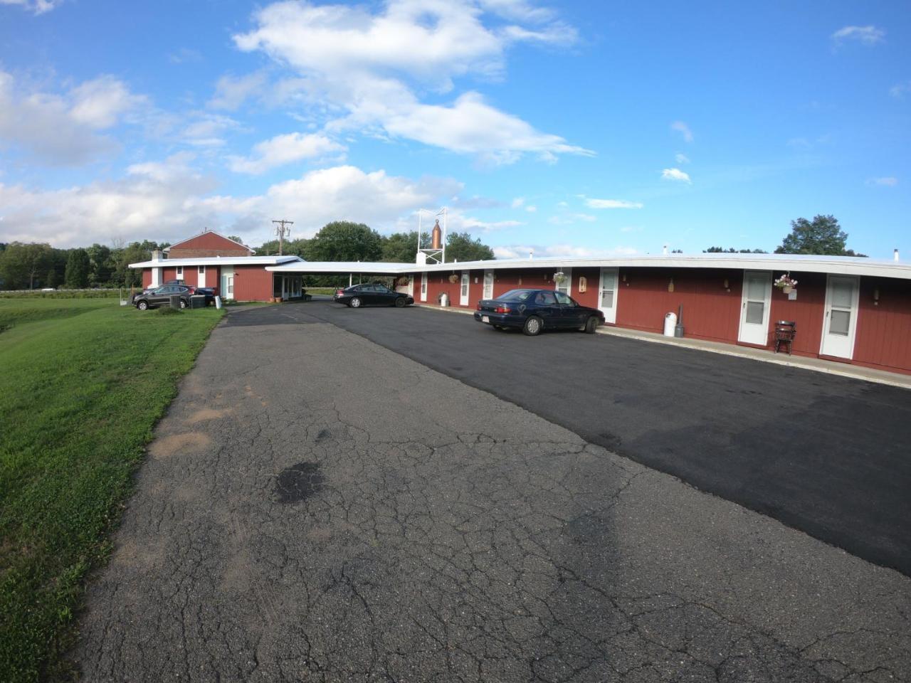 Copper Lantern Motor Lodge West Brookfield Екстер'єр фото