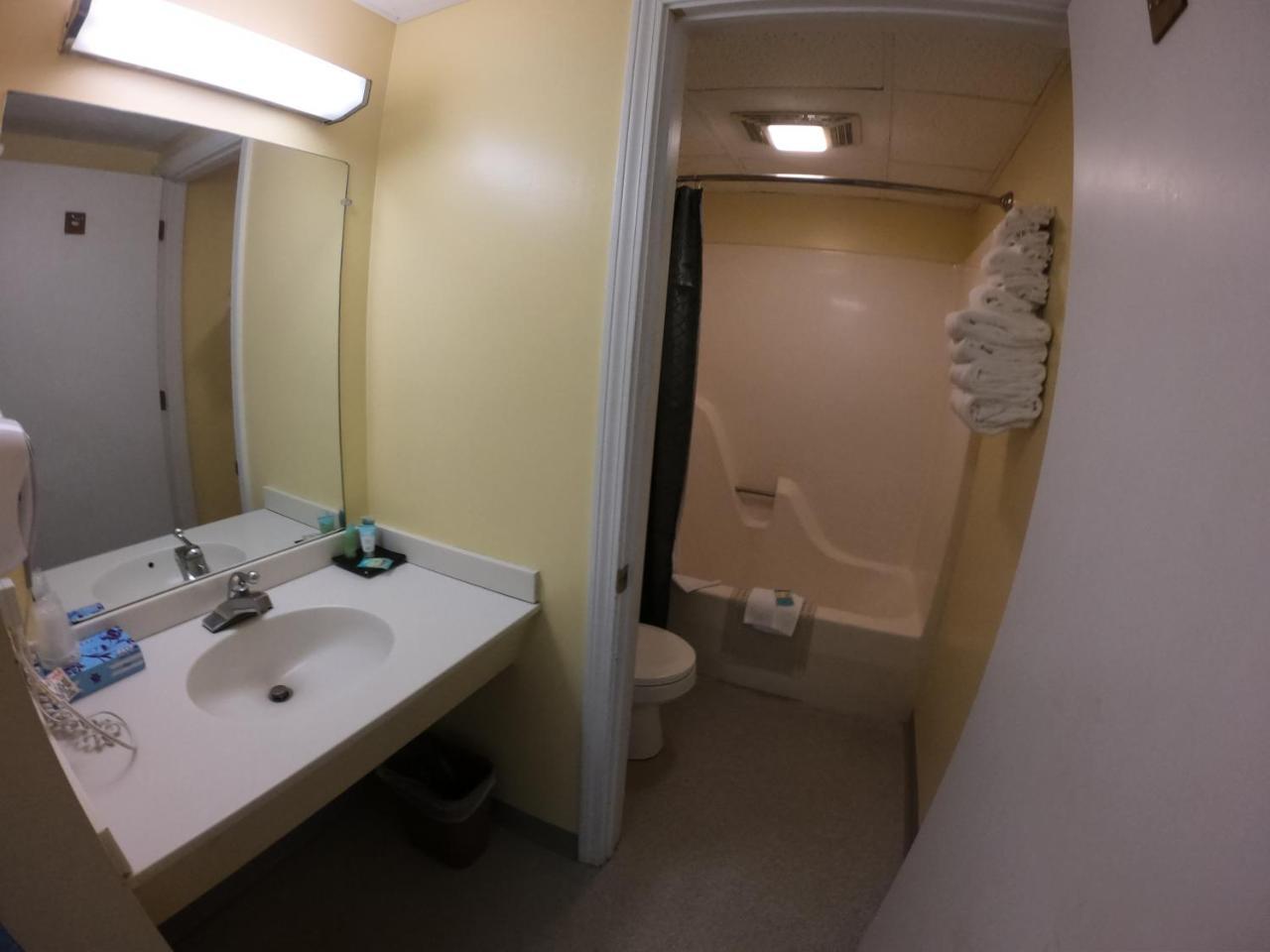 Copper Lantern Motor Lodge West Brookfield Екстер'єр фото
