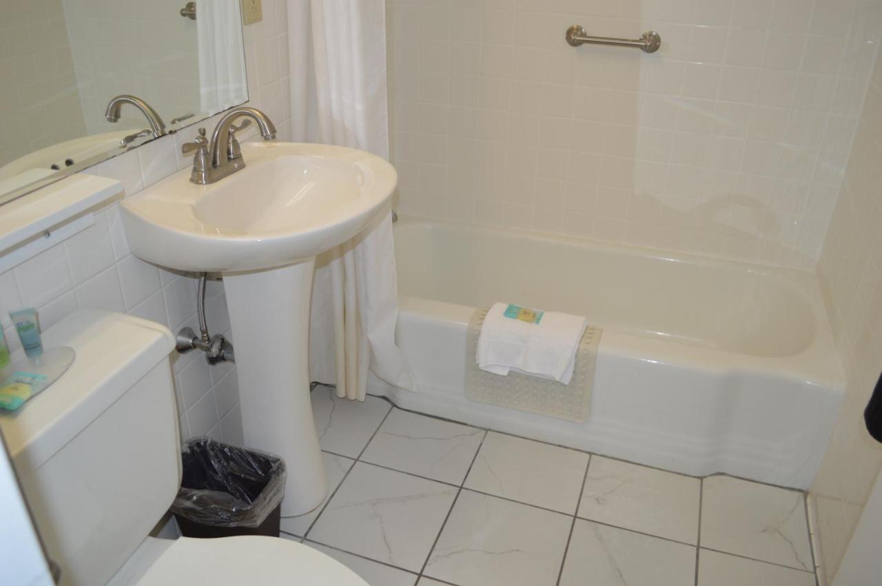 Copper Lantern Motor Lodge West Brookfield Екстер'єр фото